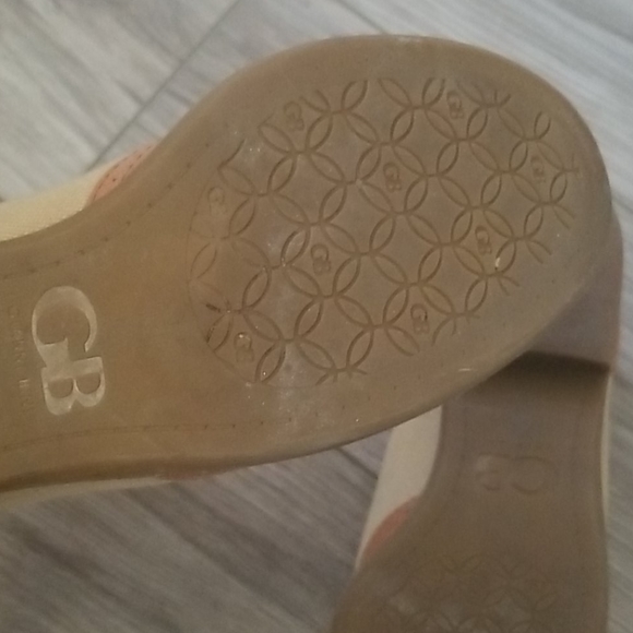 Shoes - Picture 5 of 6